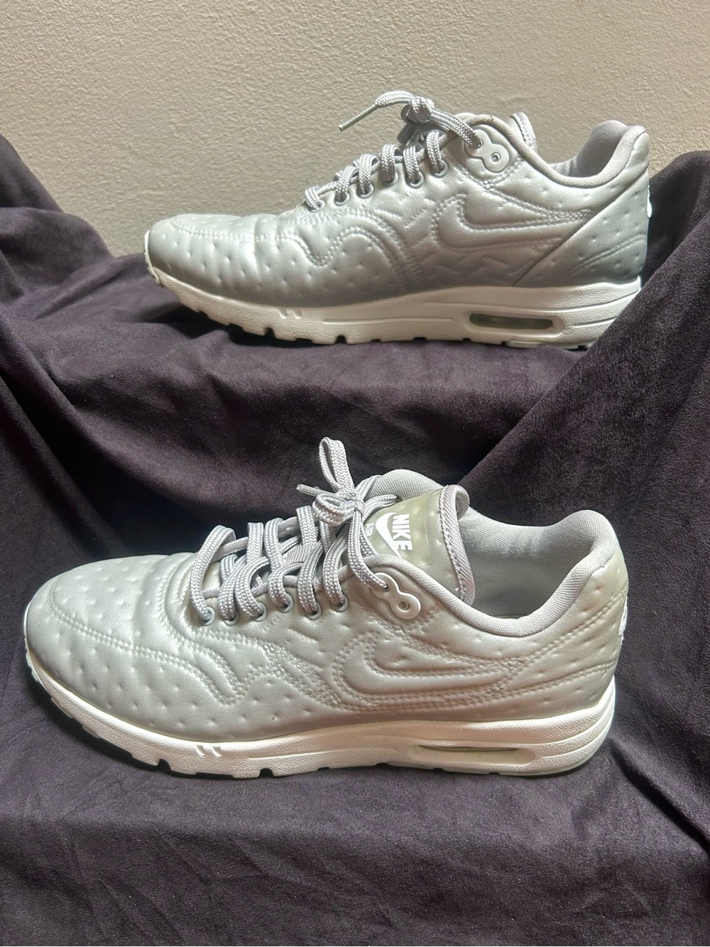 Nike Air Max Metallic Silver size 7 1/2